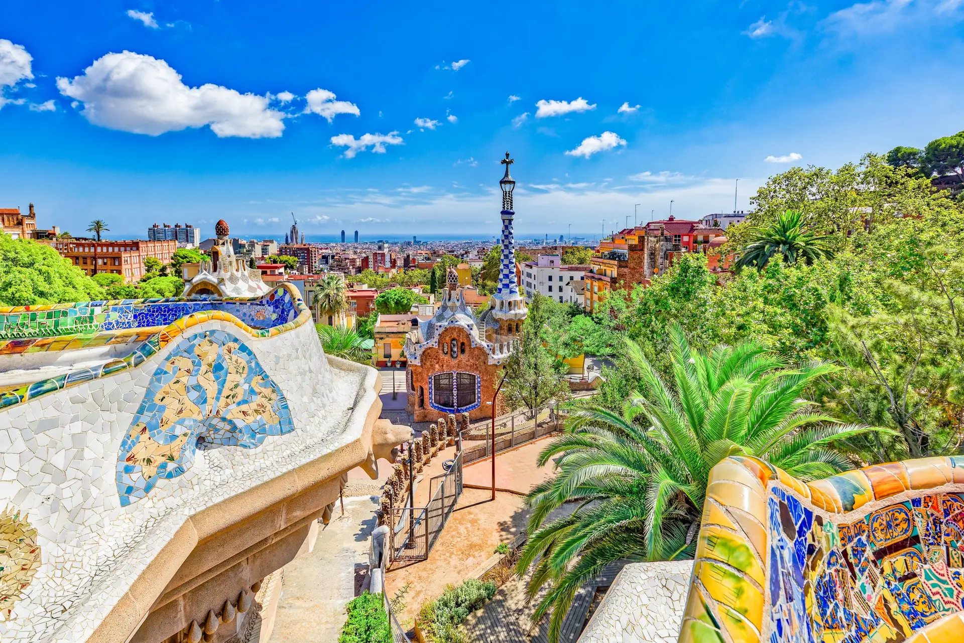 Panoramablick auf Barcelona – exklusive Mittelmeer-Metropole für internationale Highclass Reisebegleitung