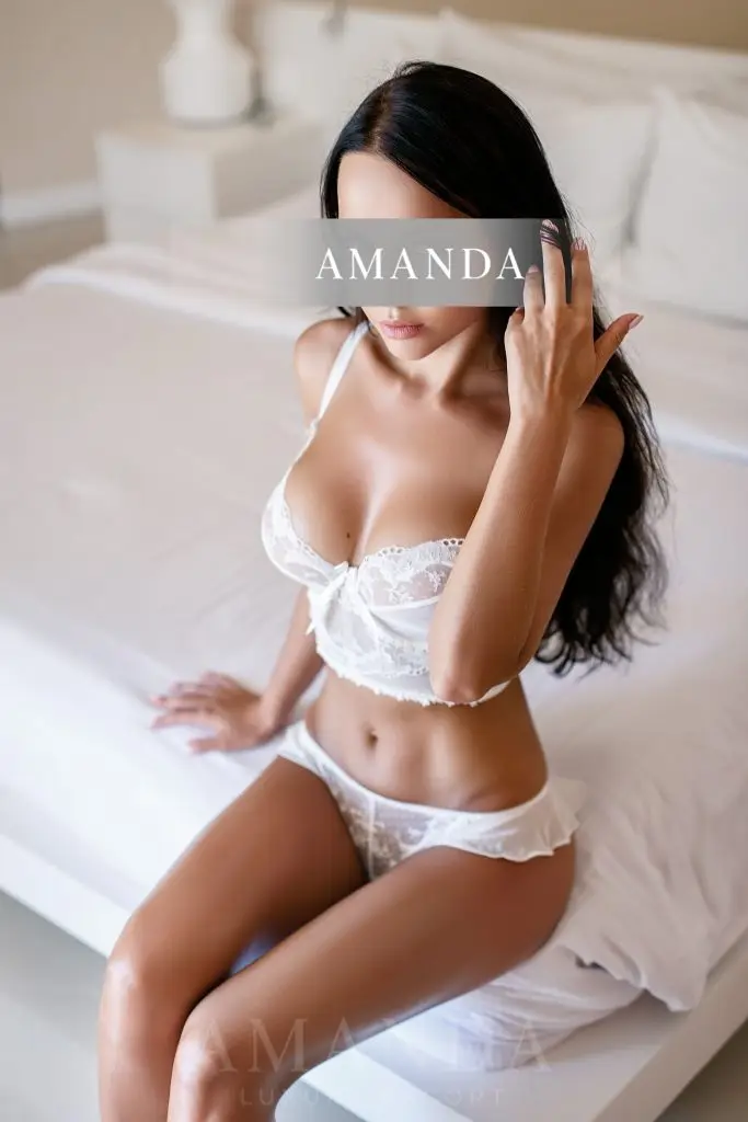 Escort Milano Escort Milan Escort Mailand Internationales Highclass Escort Model Clara in München – kraftvolle Eleganz luxuriös souverän
