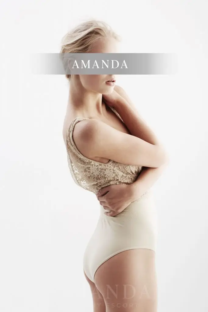 Escort London Stilvolles Escort Model Angela – entspannte Eleganz luxuriös ruhig feminin
